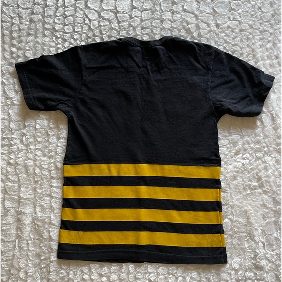 ECKO UNLIMITED Boys Pre-Owned Black with & yellow lines. Young Rebels title. - Picture 3 of 3